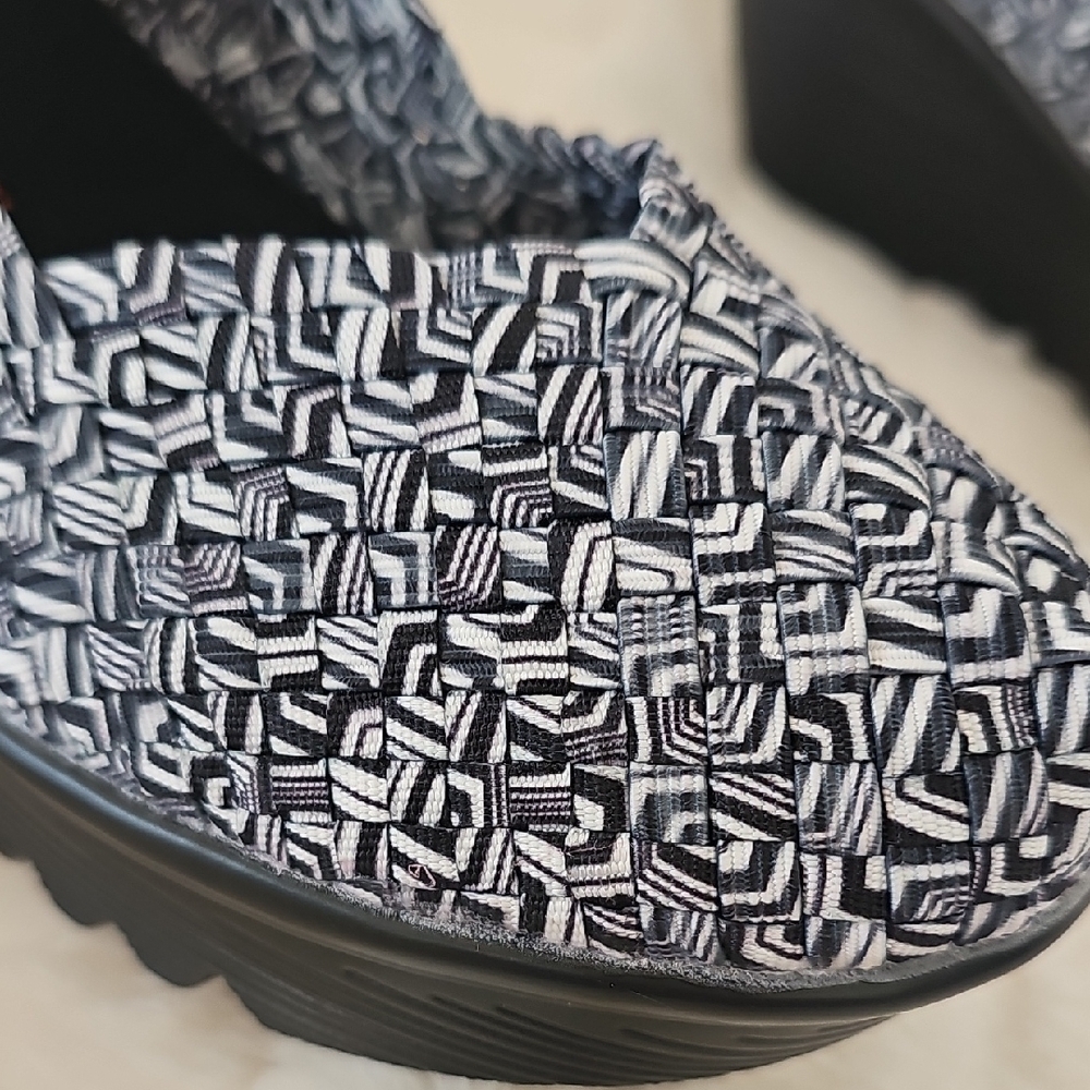 bernie mev. Monochrome Patterned Wedges - Picture 3 of 10